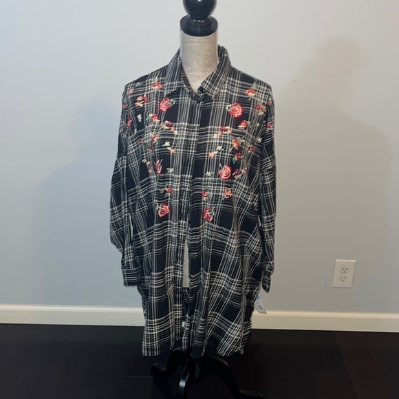 ZARA Rose Embroidered Plaid
Shirt Dress with pockets 
$37 Size: Large Zara - Picture 1 of 7